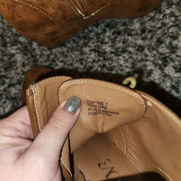 Groove brand brown size 7 wedge Booties - Picture 4 of 4